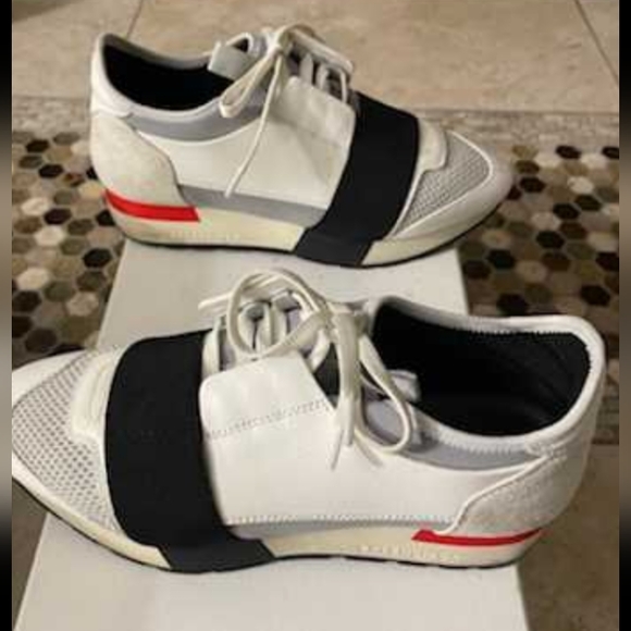 BALENCIAGA the  originally $695 Asking $350             wht, noir, gris (colors) - Picture 5 of 10